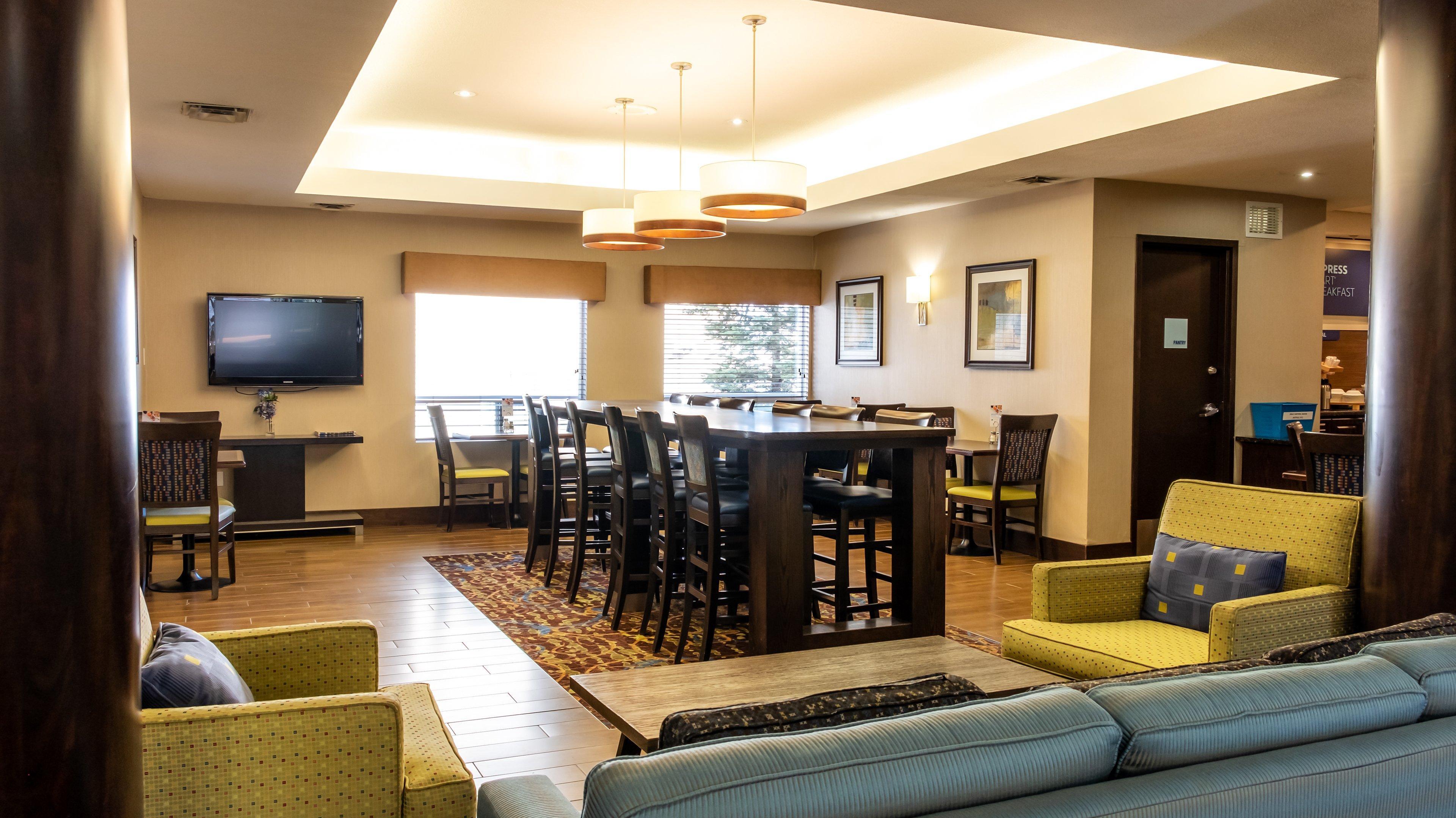 Holiday Inn Express Hotel & Suites - Edmonton International Airport By Ihg Ниску Экстерьер фото